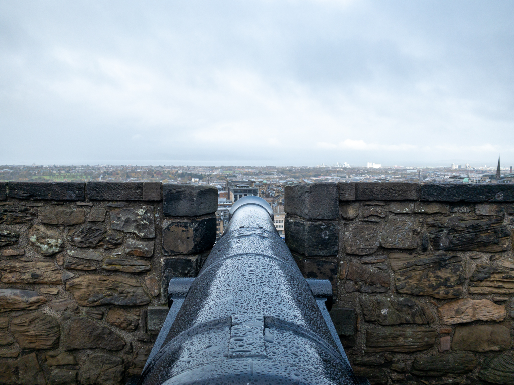 Edinburgh Castle gun