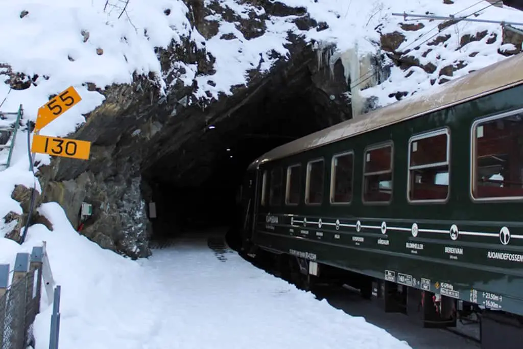 Train going through tunnels 