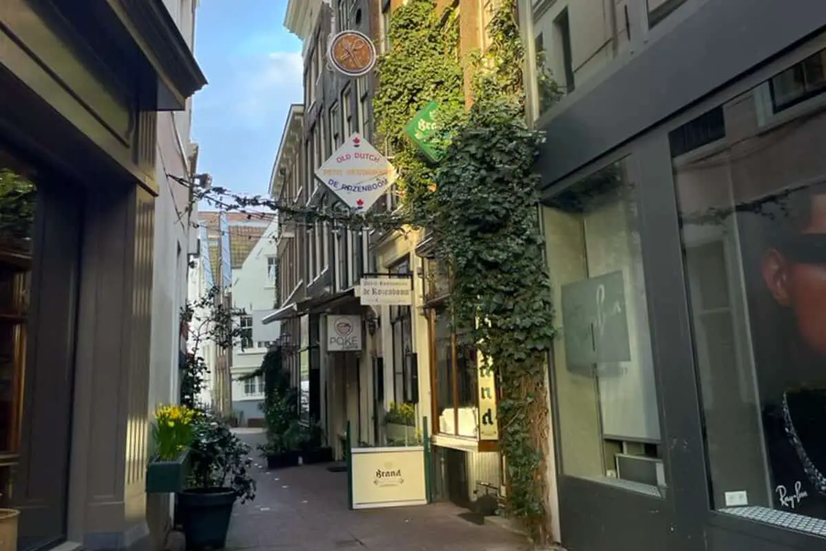 Amsterdam quaint streets 