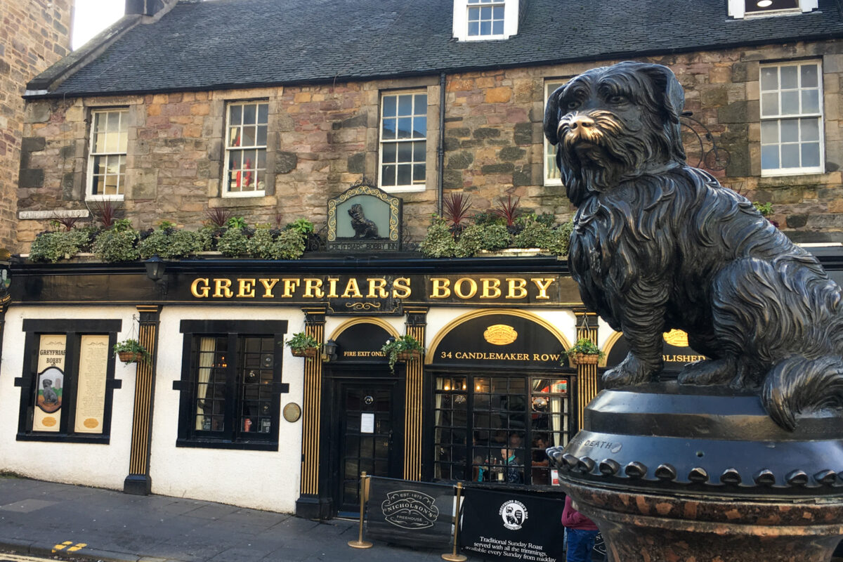 Edinburgh, where the streets have no name… just lots of cobblestones!